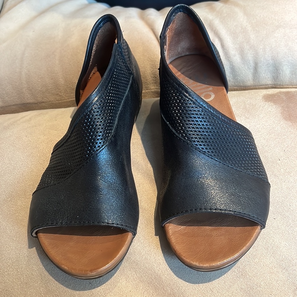 Bueno women’s sandals new unworn
